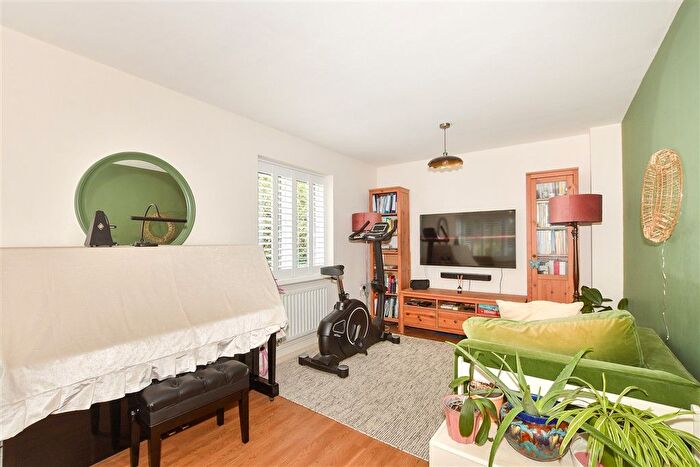 3 Bedroom Link Detached House For Sale In Funnell Drive, Haywards Heath, West Sussex, RH17