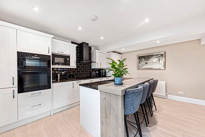 4 Bedroom Detached House For Sale In Clarence Crescent, Sidcup, DA14
