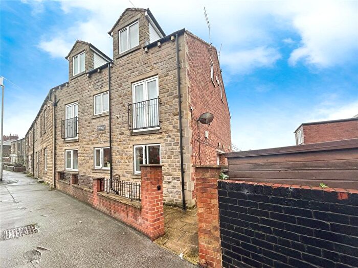 2 Bedroom Flat To Rent In Pogmoor Road, Barnsley, South Yorkshire, S75