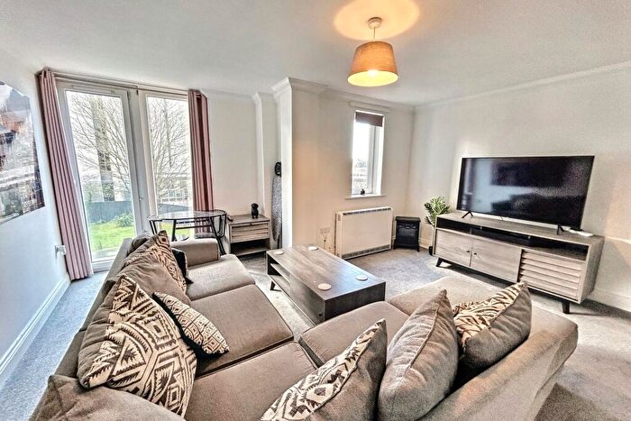 2 Bedroom Flat For Sale In Poole, BH15