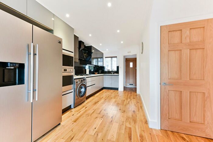 3 Bedroom Detached House To Rent In Bushey Road, Sutton, SM1