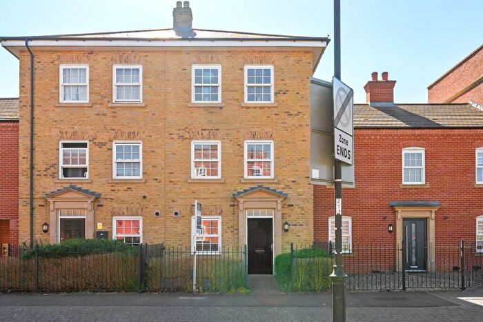 5 Bedroom Town House For Sale In Greenkeepers Road, Great Denham, MK40