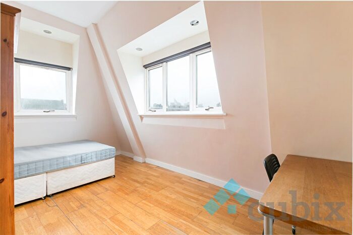 3 Bedroom Flat To Rent In Hendre Road, London, SE1