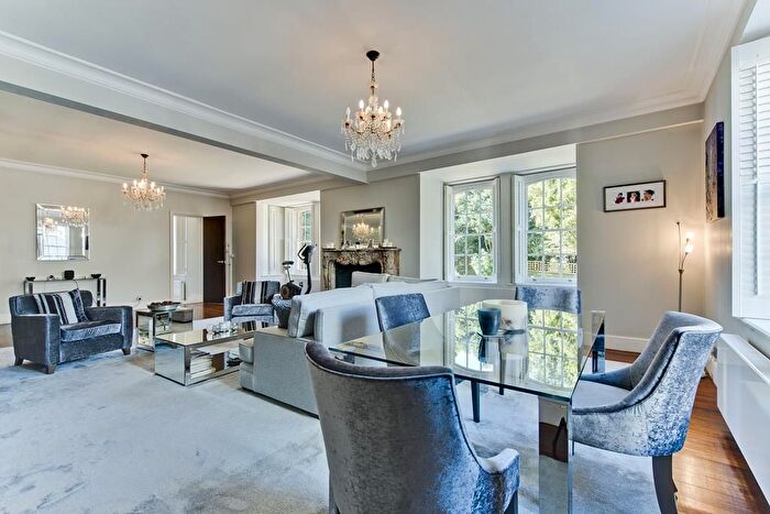 3 Bedroom Flat To Rent In Green Lane, Cobham, KT11