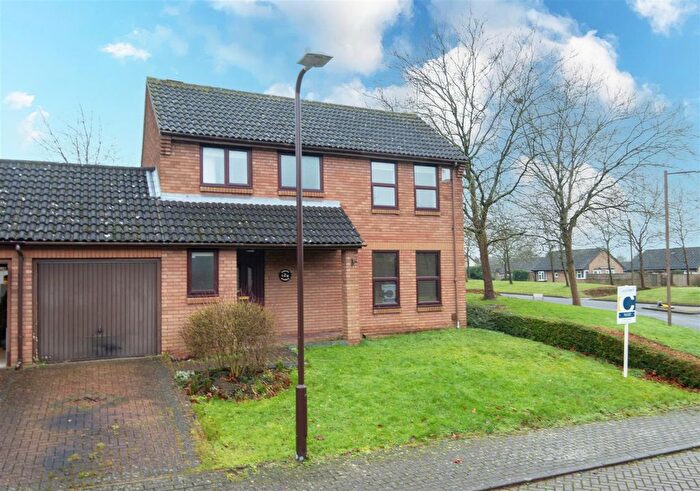 3 Bedroom Detached House To Rent In Booker Avenue, Bradwell Common, Milton Keynes, MK13