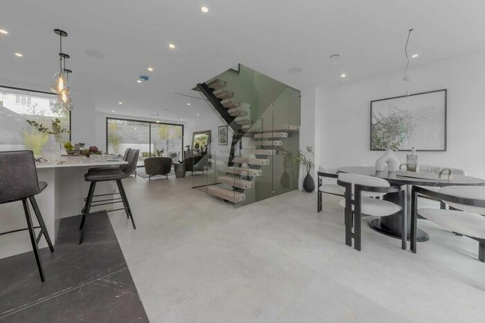 4 Bedroom Property To Rent In Woodside Avenue, London, N10