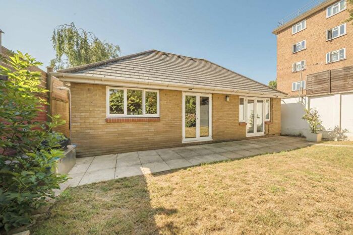 2 Bedroom Flat To Rent In Carver Close, Chiswick, W4