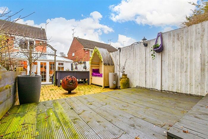 4 Bedroom Semi-detached House For Sale In Forest Hill, Maidstone, Kent, ME15