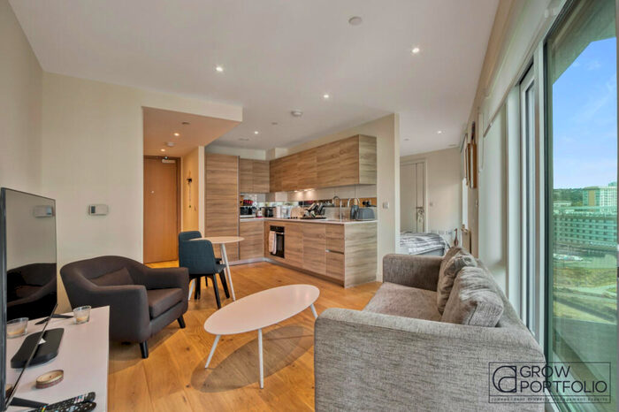 Flat To Rent In Hampton Apartments, Duke Of Wellington Avenue, London, SE18