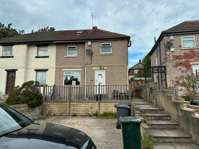 3 Bedroom Semi-Detached House To Rent In Ashbourne Haven, Bradford, BD2