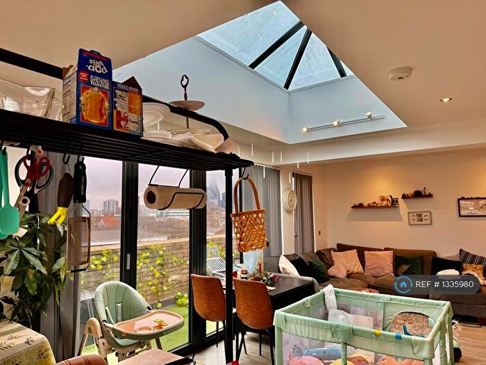 3 Bedroom Flat To Rent In Satchwell Road, London, E2