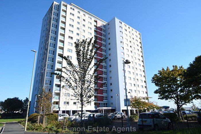 1 Bedroom Flat For Sale In Harbour Tower, Trinity Green, PO12