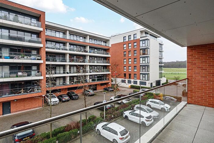 2 Bedroom Flat For Sale In Newbury, Berkshire, RG14