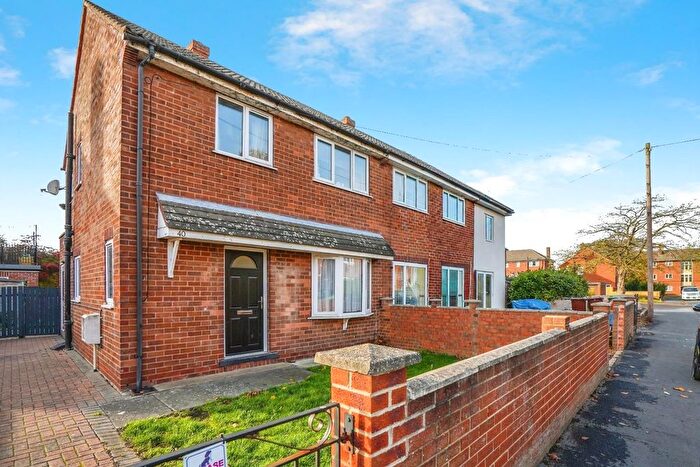 3 Bedroom Semi Detached House For Sale In Sheldrake Road, Castleford, WF10