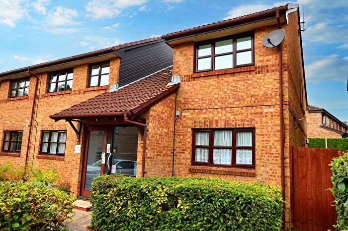 2 Bedroom Flat To Rent In Milford Close, St Albans, AL4