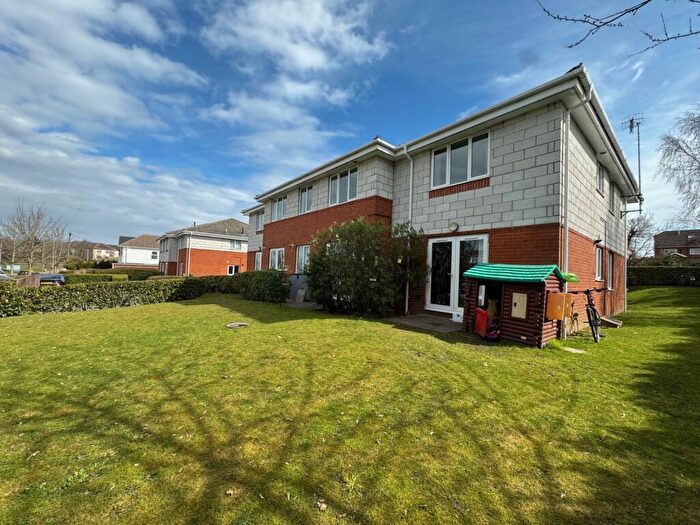 2 Bedroom Flat To Rent In Oakdale Road, Poole, Dorset, BH15