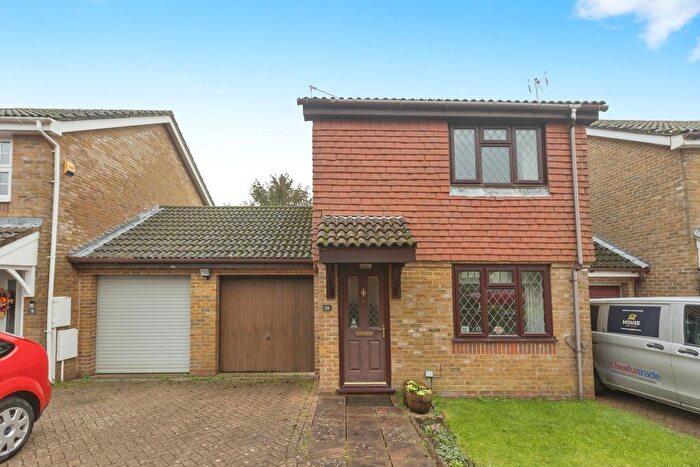 2 Bedroom Link Detached House For Sale In Cypress Grove, Tunbridge Wells, Kent, TN2