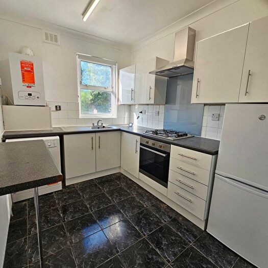 1 Bedroom Flat To Rent In Crescent Road, Plaistow, E13