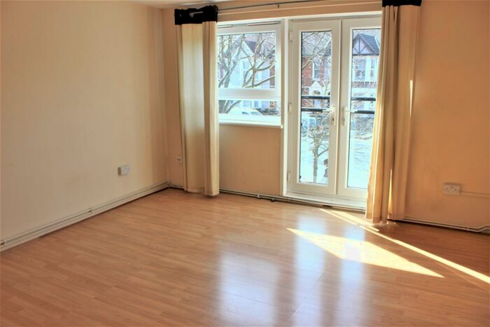 1 Bedroom Flat To Rent In Market Street, East Ham, E6