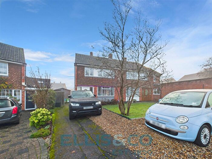 3 Bedroom Semi Detached House To Rent In Hawthorn Walk, Tonbridge, Kent, TN10