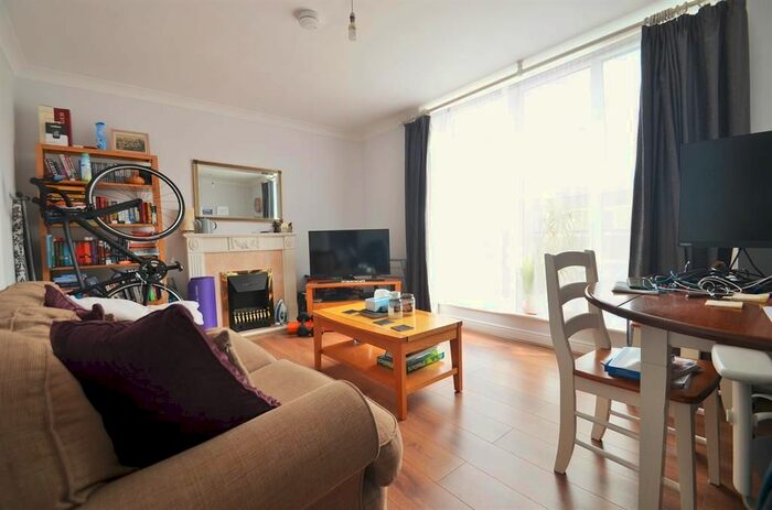 1 Bedroom Flat To Rent In Craig House, Hartington Road, Ealing, W13