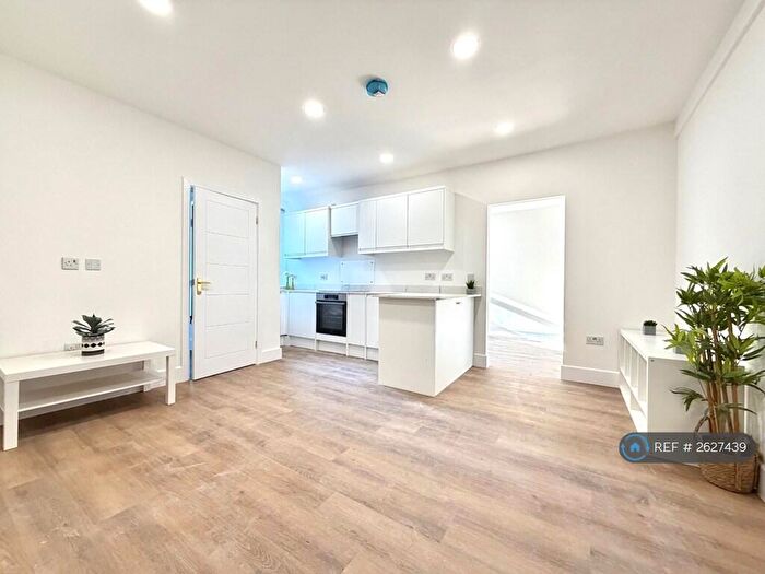 2 Bedroom Flat To Rent In Cardiff Road, Luton, LU1