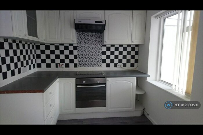 2 Bedroom End Of Terrace House To Rent In Hawthorn Road, Kent, ME2