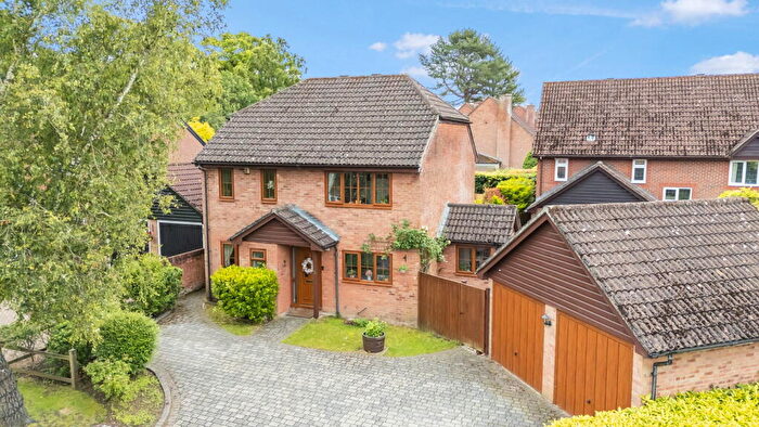 4 Bedroom Detached House For Sale In The Greenaways, Oakley, RG23