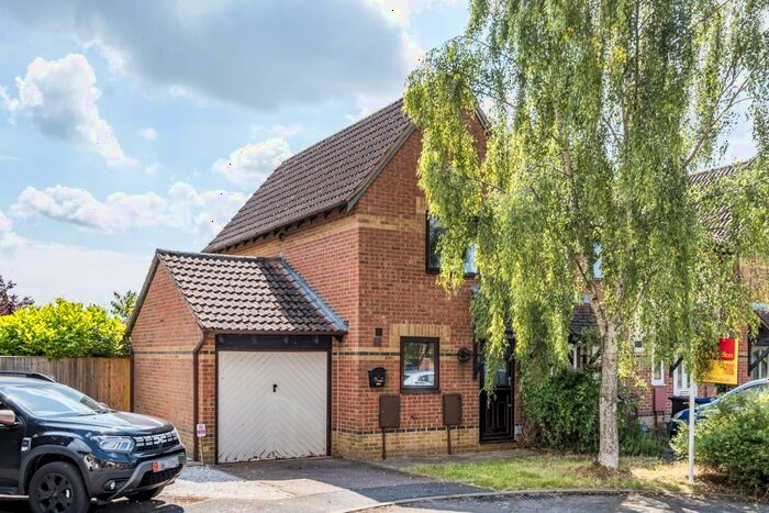 2 Bedroom End Of Terrace House To Rent In Acorn Close, Bicester, OX26