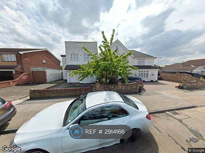 4 Bedroom Detached House To Rent In Farm Road, Rainham, RM13