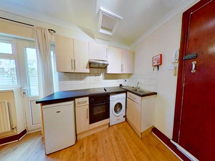 1 Bedroom Flat To Rent In Mackintosh Place, Roath, Cardiff, CF24