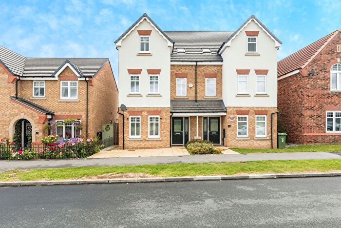 4 Bedroom Semi-Detached House For Sale In Longwall Road, Pontefract, WF8