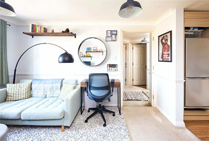 1 Bedroom Flat For Sale In Mile End Road, Stepney, London, E1