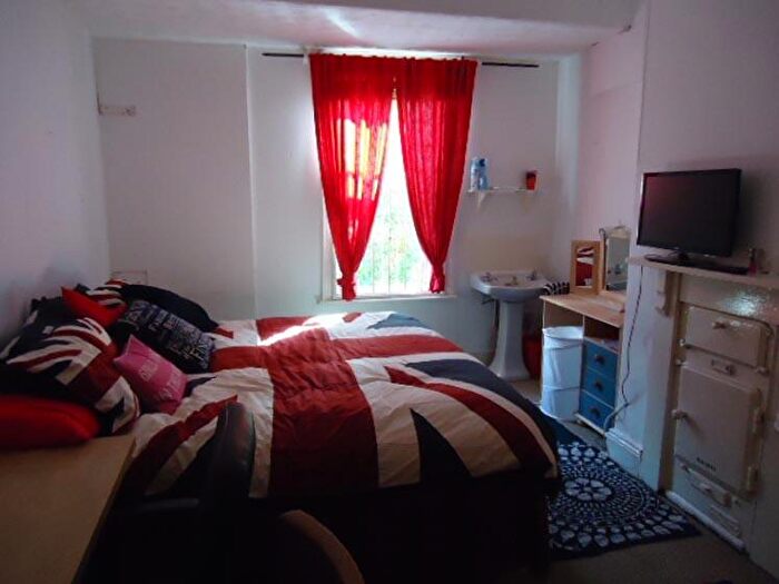 11 Bedroom House To Rent In Delph Lane, Leeds, LS6