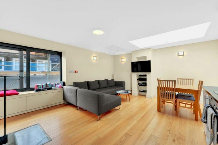 3 Bedroom Terraced House To Rent In Hatton Place, EC1N