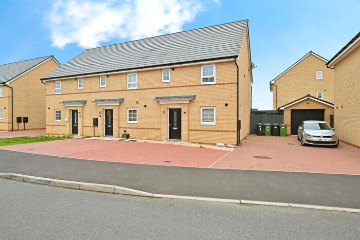 3 Bedroom End Of Terrace House For Sale In Broadstone Drive, Hampton Water, Peterborough, PE7