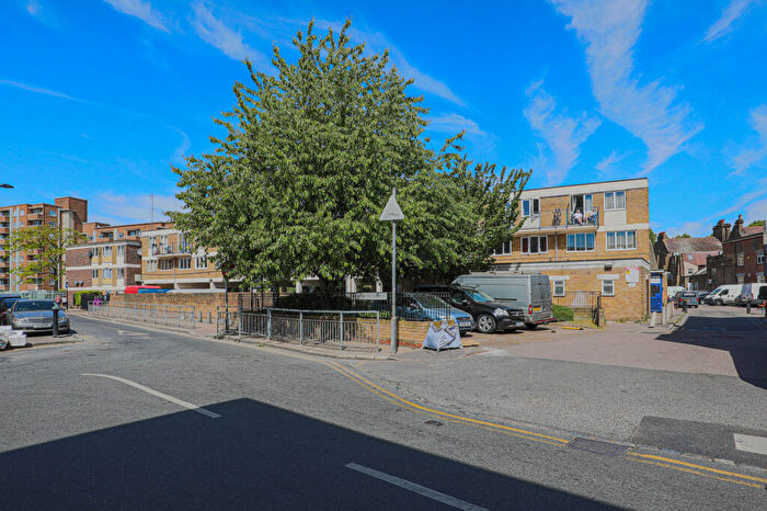 5 Bedroom Maisonette To Rent In O'Leary Square, London, E1