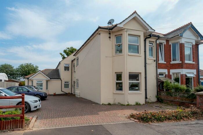 1 Bedroom Flat To Rent In St. Leonards Avenue, Hayling Island, PO11