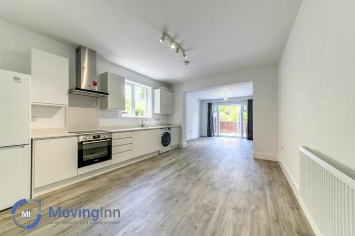 2 Bedroom Flat To Rent In Leigham Vale, Streatham Hill, SW16
