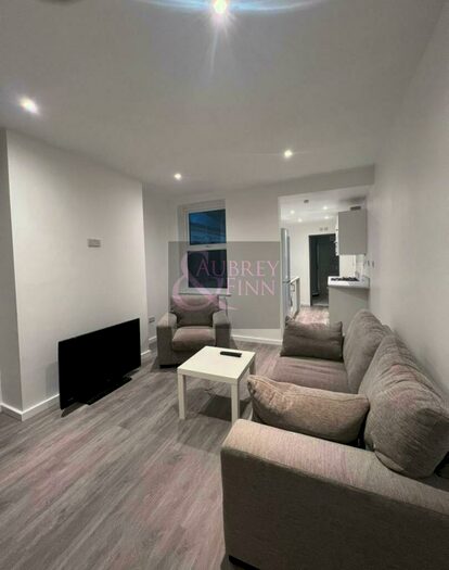 2 Bedroom Terraced House To Rent In Russell Road, Nottingham, Nottinghamshire, NG7