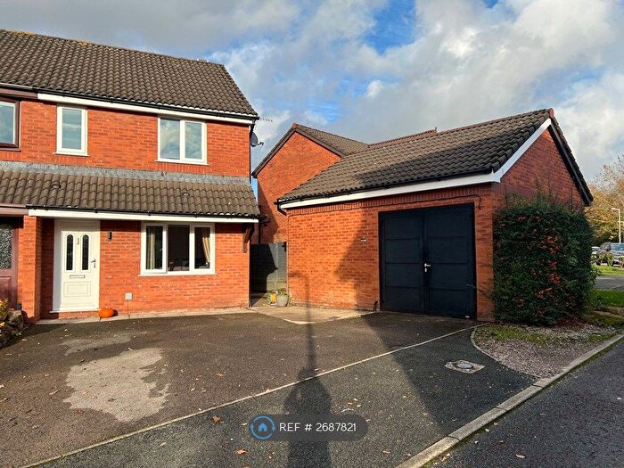 3 Bedroom Semi-Detached House To Rent In Yew Tree Close, Chorley, PR7