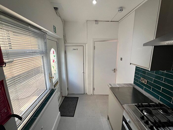 1 Bedroom Link Detached House To Rent In Selborne Gardens, London, NW4