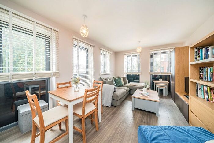 1 Bedroom Flat For Sale In Kingston Hill, Kingston Upon Thames, KT2