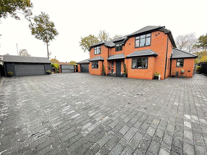 5 Bedroom Detached House For Sale In Woodland Walk, Chester Road, Great Sutton, CH66