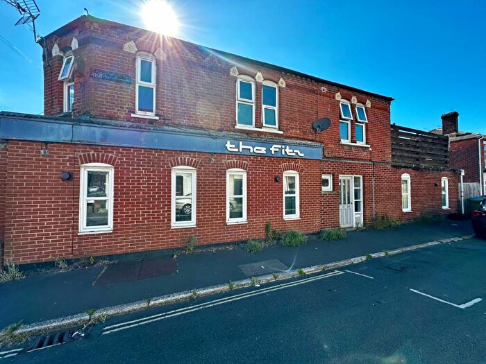 5 Bedroom House To Rent In Milton Road, Southampton, Hampshire, SO15