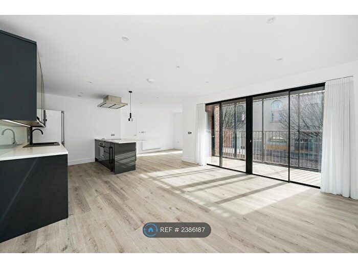 2 Bedroom Flat To Rent In Coomer Place, London, SW6