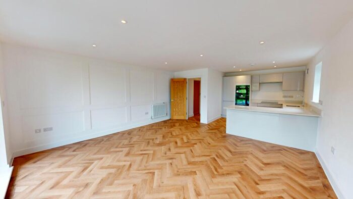 2 Bedroom Flat To Rent In Goldstone Crescent, Hove, BN3