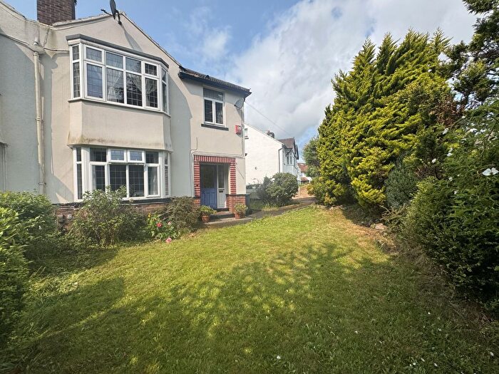 4 Bedroom Semi-Detached House To Rent In Spen Drive, Leeds, LS16