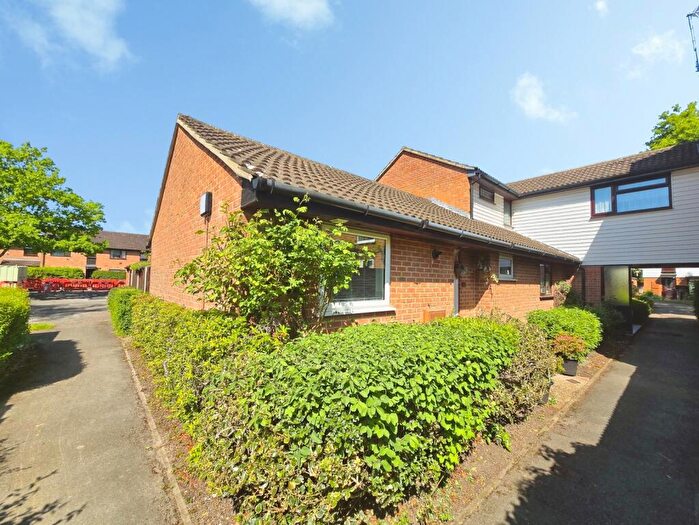 1 Bedroom Bungalow For Sale In Avondale, Ash Vale, Surrey, GU12