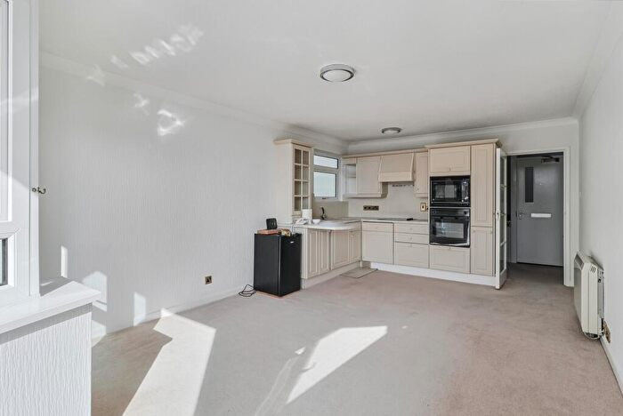 1 Bedroom Flat For Sale In Flat, Sandford House, Mudeford Lane, Christchurch, Bournemouth, BH23